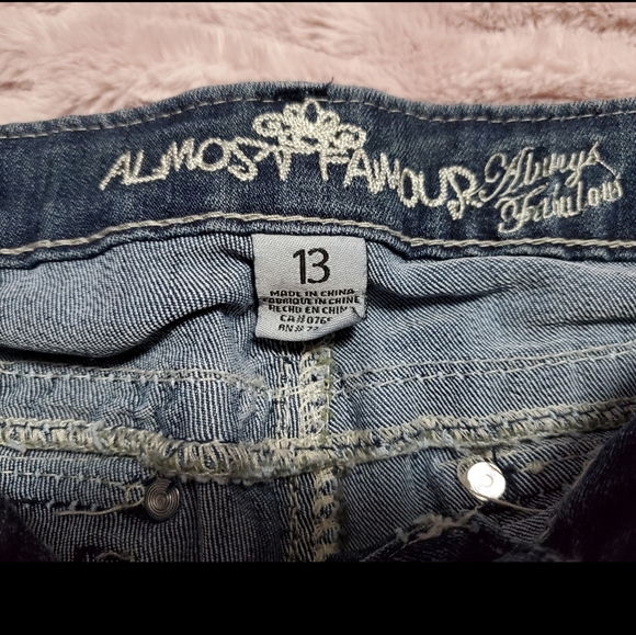 Distressed Jean capris - Picture 6 of 6